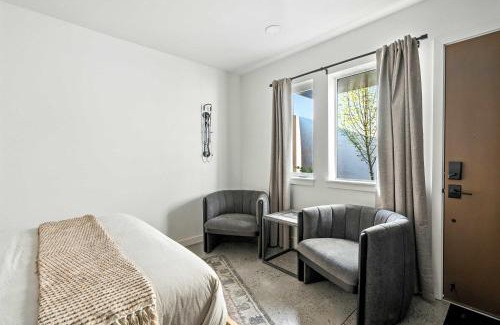 Kerns Apartment | Kerns Studio Near Coffee Dining & Transit