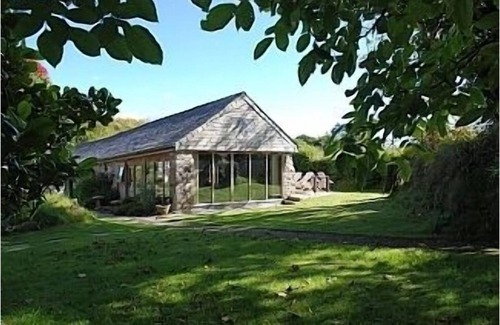 St Wenn House | Kerriers Barn, Natural, Peaceful, Private hot tub, Mid Cornwall