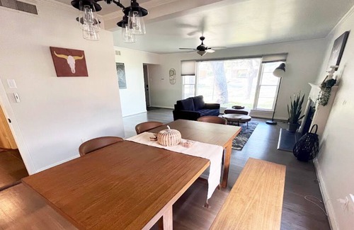 Kessler House | Kessler Park Retreat 5 min from Downtown and Bishop Arts