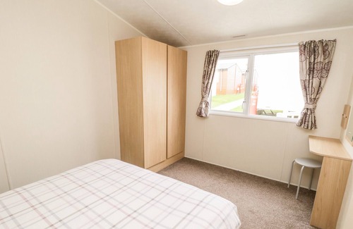 Cayton Bay Cottage | KESTREL 7, pet friendly, country holiday cottage, with pool in Cayton
