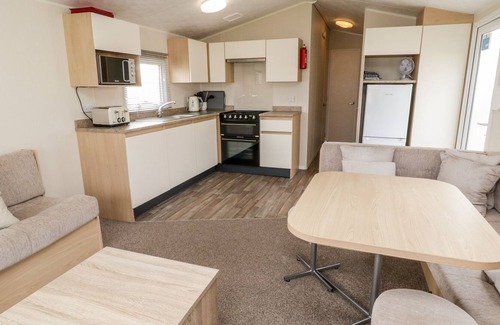 Cayton Bay Cottage | KESTREL 7, pet friendly, country holiday cottage, with pool in Cayton