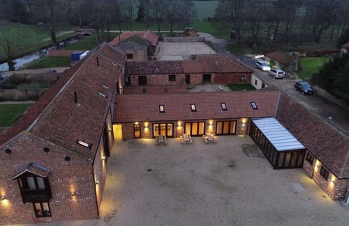 Sculthorpe House | Kestrel Barn, Sleeps 10+2 (5 Bedrooms)