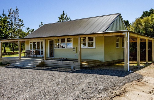 National Park Village House | Kestrel Cottage - National Park Holiday Home
