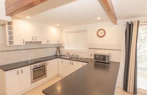 Jindabyne House | Kestrels Rest 1 116 Gippsland Street
