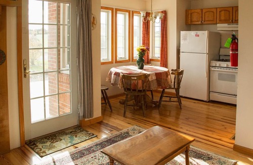 Geneva House | Keuka Cottage: "Relaxing Pet Friendly Getaway Overlooking Seneca Lake!"