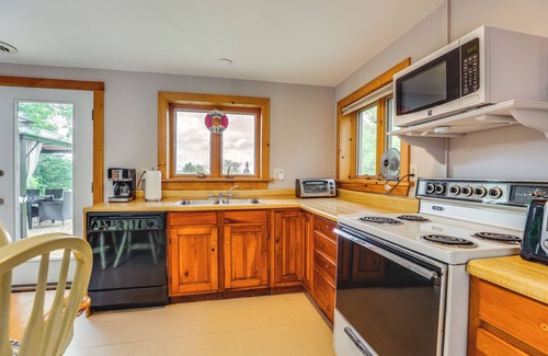 Valois Cabin | Keuka Lake Cabin w/Boat Dock Access & Fire Pit!