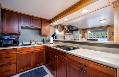 Pulteney Cottage | Keuka Waterfront 2-bedroom cottage with Wi-Fi and AC. Sleeps 6