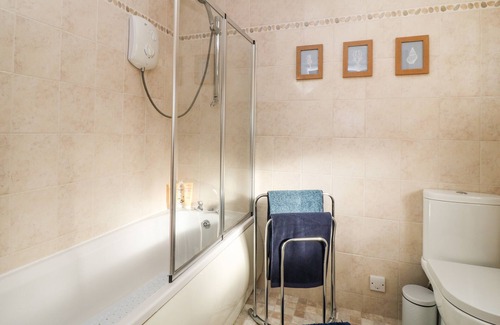 Seaton Cottage | KEVERAL BAY COTTAGE, pet friendly, with a garden in Seaton