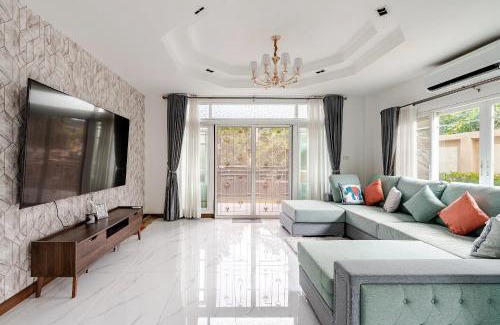 Chiang Mai Villa | Kevin's Pool Villa at Chiang Mai - 4BDR 4Bath Airport & Old City 5min