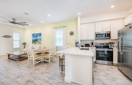 West Kissimmee Cottage | Key Lime Cabana Cottage near Disney with Margaritaville Resort & Island H2O.