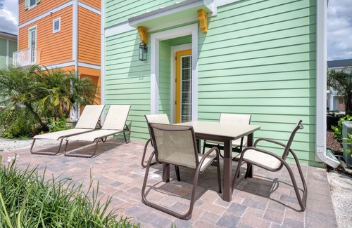 West Kissimmee Cottage | Key Lime Cabana Cottage near Disney with Margaritaville Resort & Island H2O.