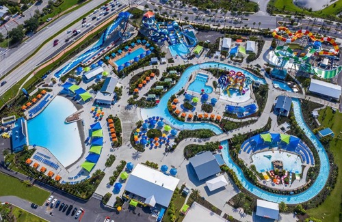 West Kissimmee Cottage | Key Lime Cabana Cottage near Disney with Margaritaville Resort & Island H2O.