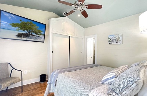 White Street Gallery District Cottage | Key Lime Cottage (Monthly)