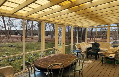 West Tisbury House | KEY TO BEST PRIVATE BEACH! nBeautiful 6-br home, sleeps 10 on Tisbury Great Pond