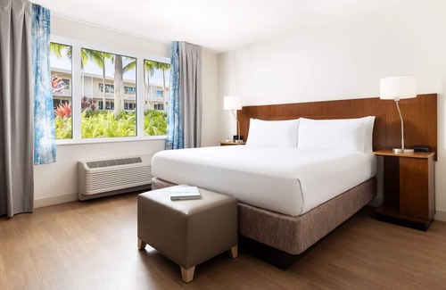 New Town Hotel | Key West Stay Ideal For Couple Close to Mallory Square | Outdoor Swimming Pool