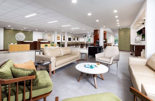 New Town Hotel | Key West Stay Ideal For Couple Close to Mallory Square | Outdoor Swimming Pool
