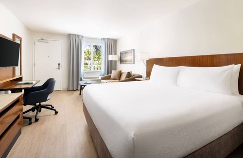 New Town Hotel | Key West Stay Ideal For Couple Close to Mallory Square | Outdoor Swimming Pool