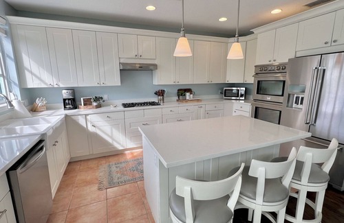 Jensen Beach House | Key West Style Beach House w/Boat Parking 2 mins from launch 5 mins from beach!
