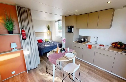 Cabrieres-dʼAigues House | Key westotel - 20 m² - 1 room 2 persons