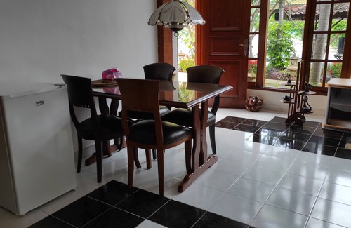 Lovina House | Keyani Bungalow's With Quiet and Comfortable Very Suitable for Pension Day