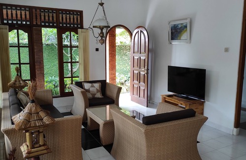 Lovina House | Keyani Bungalow's With Quiet and Comfortable Very Suitable for Pension Day