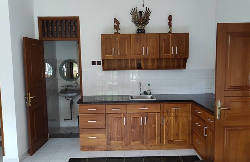 Lovina House | Keyani Bungalow's With Quiet and Comfortable Very Suitable for Pension Day