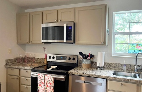 Key Colony Beach House | Keys Getaway on Canal 2 BR 2 BA-Cabana Club Private Beach/Jacuzzi/Pool Access