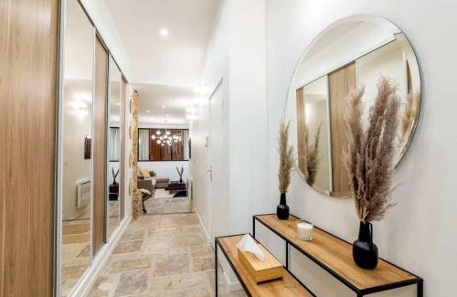 Quartier Sainte-Avoye Apartment | Keyz - Spacious 2BD in the heart of Le Marais