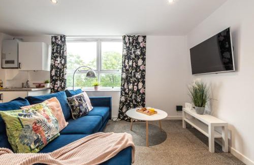 Southampton Apartment | KGV Stays Millbrook Executive Smart Corporate Apartment with Excellent City Links