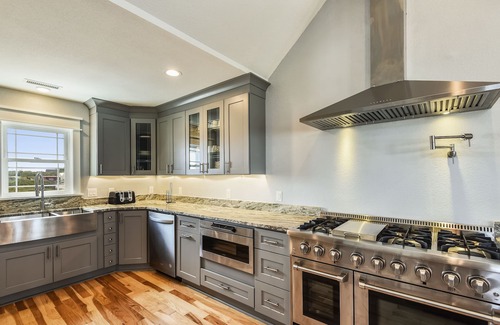 Kitty Hawk House | KH3964- Spectacular Home! 6 BRs, Pool Table, Gym, Private Pool, Views!