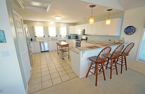 Sea Scape House | KH4508- 6 BRs w/pool table, gourmet kitchen, private pool and hot tub!