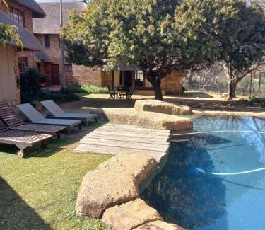 Greater Johannesburg Metropolitan Area Cabin | Khaya Africa Guesthouse