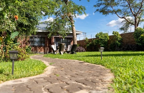 Victoria Falls House | KhayaLethu -Beautiful Family Holiday Home