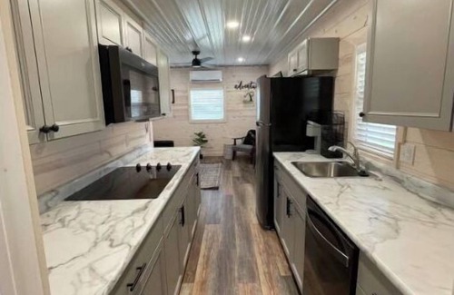 Carbon Hill House | Khyla-NEW tiny home with shared fishing pond