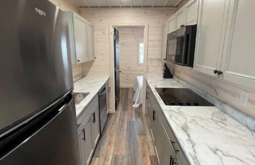 Carbon Hill House | Khyla-NEW tiny home with shared fishing pond