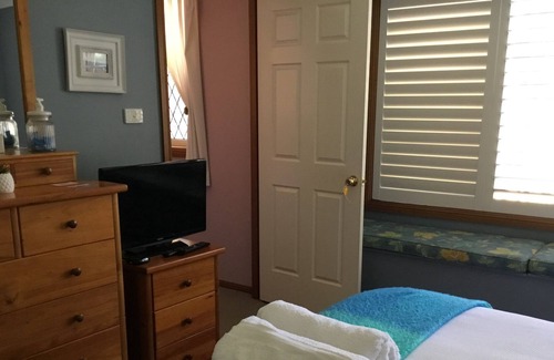 Kiama House | Kiama Guest House-pool-Netflix-Wifi-Aircon.