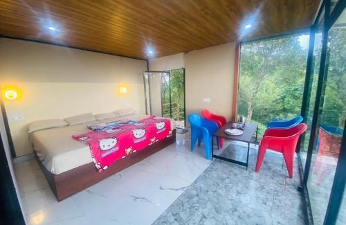 Pirmed House | Kians Glass Camping