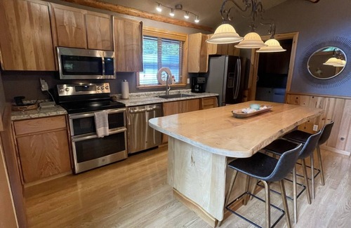 Packwood Cabin | Kick back and relax at the Fairway Cabin!