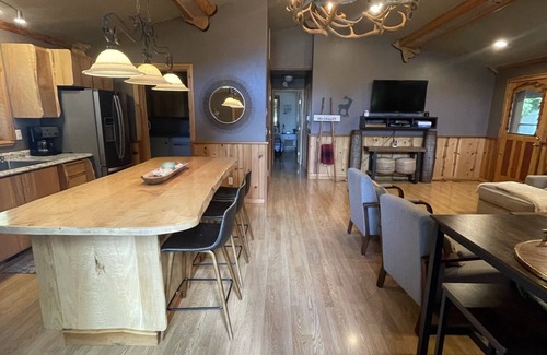 Packwood Cabin | Kick back and relax at the Fairway Cabin!