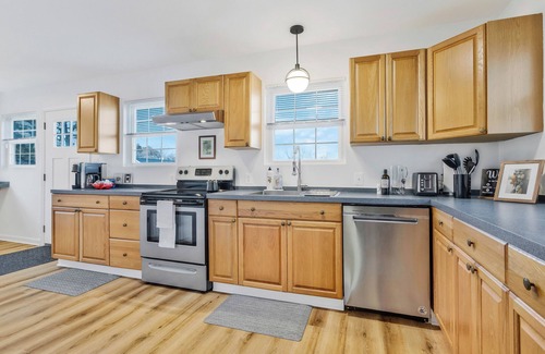 Prince Frederick House | Kick back and enjoy the Chesapeake & this 3-bedroom, calm, stylish space.