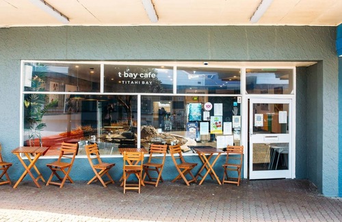 Titahi Bay House | Kick back on Kapiti! Your home away from home, just steps from the beach.
