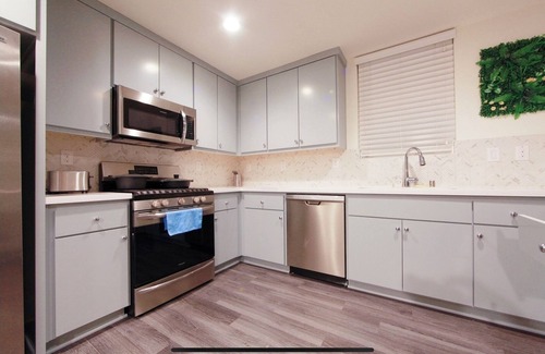 West Sacramento House | Kick back & relax in this safe, quiet, calm, stylish space in West Sacramento.