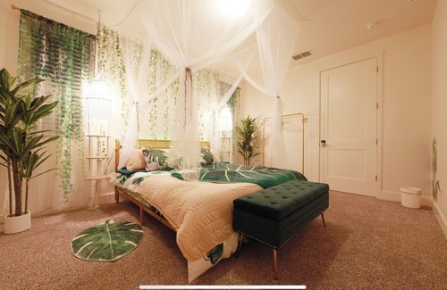 West Sacramento House | Kick back & relax in this safe, quiet, calm, stylish space in West Sacramento.