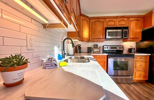 Collingwood House | Kickback in Beautiful tranquil centrally located condo