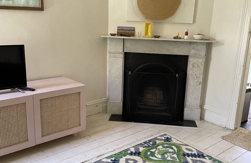 Middle Park House | Kid and dog Friendly two bed House With Parking in Great Location