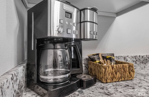 Bentonville House | Kid, bike, dog, & work friendly. Foosball table! Razorback Greenway close by!