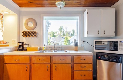 North Chattanooga Condo | Kid-friendly 3bd near downtown w. porch & kitchen