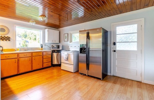 North Chattanooga Condo | Kid-friendly 3bd near downtown w. porch & kitchen