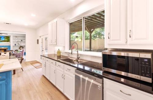 Lewisville House | Kid-Friendly Backyard, Pool & Game Room – Ideal for Families & Lg Grp - Slps 15