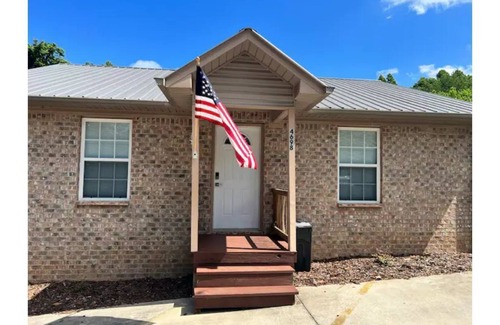 Guntersville House | Kid-Friendly Townhouse Near Lake & Sports Complex